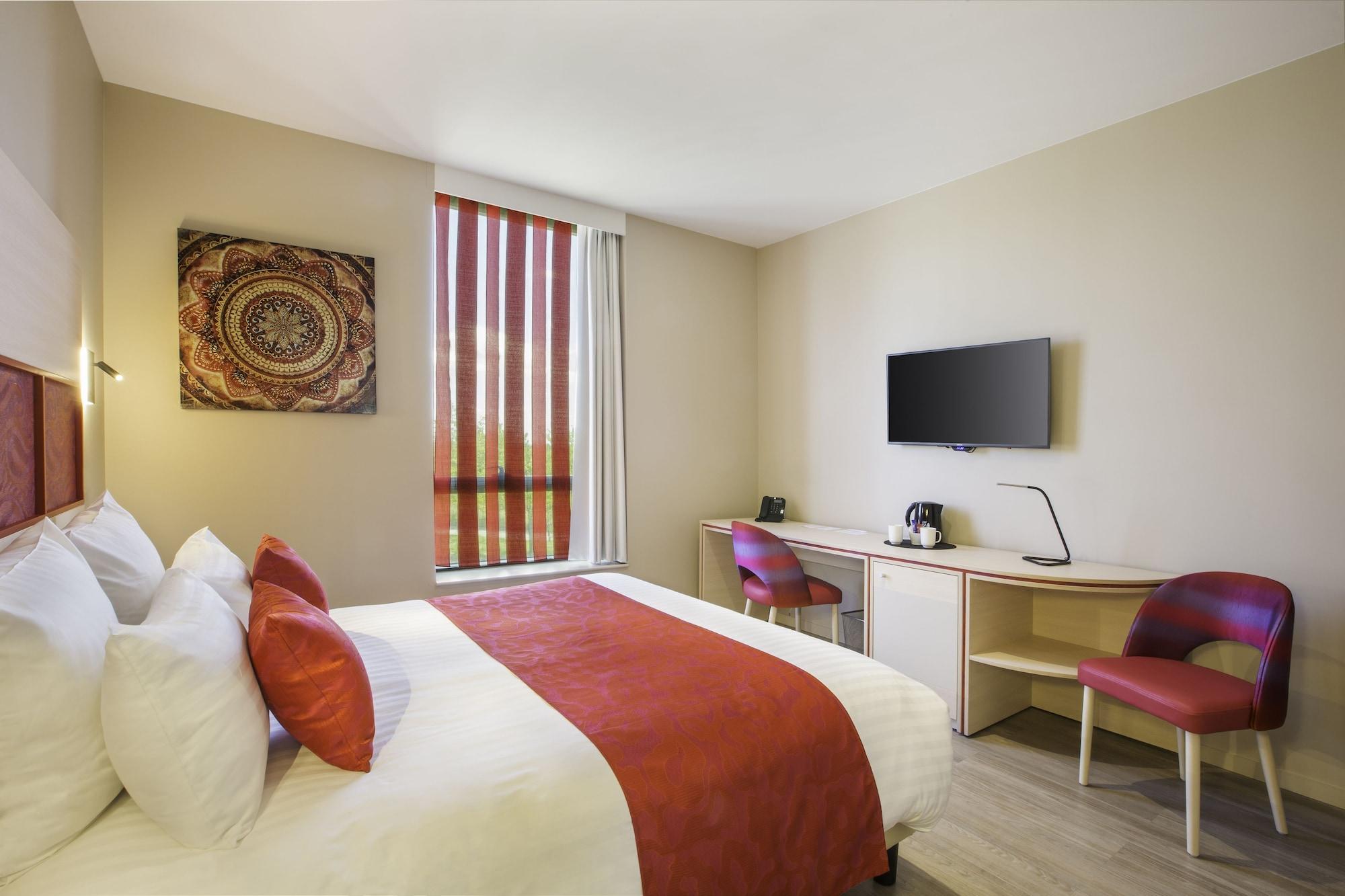 Best Western Plus Hotel Escapade Senlis Senlis  Exterior photo