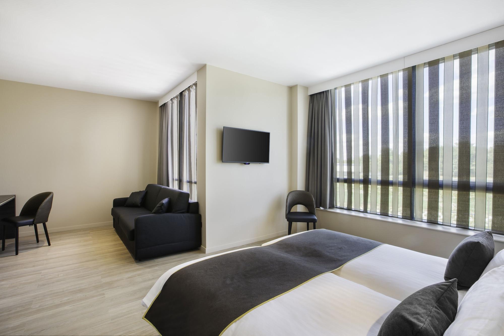 Best Western Plus Hotel Escapade Senlis Senlis  Exterior photo