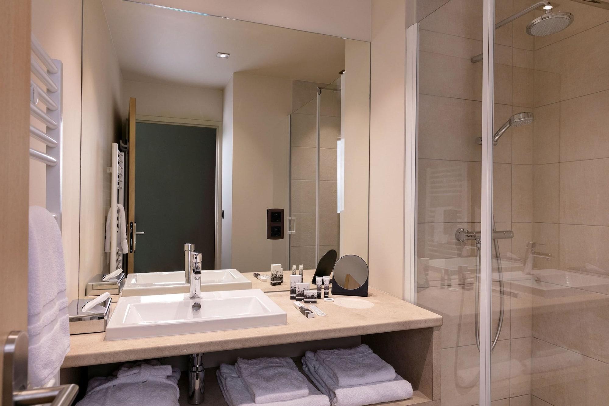 Best Western Plus Hotel Escapade Senlis Senlis  Exterior photo