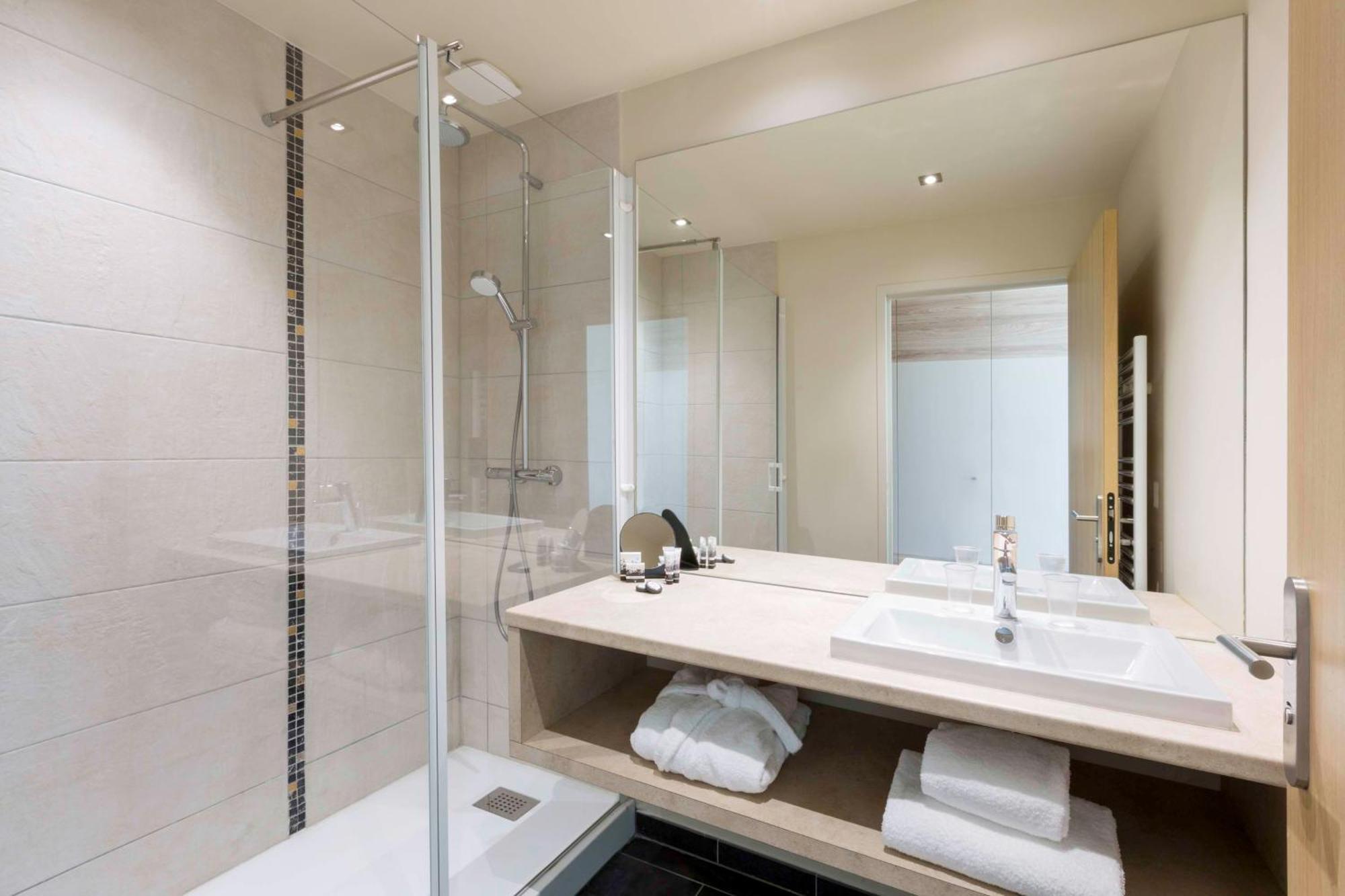 Best Western Plus Hotel Escapade Senlis Senlis  Exterior photo