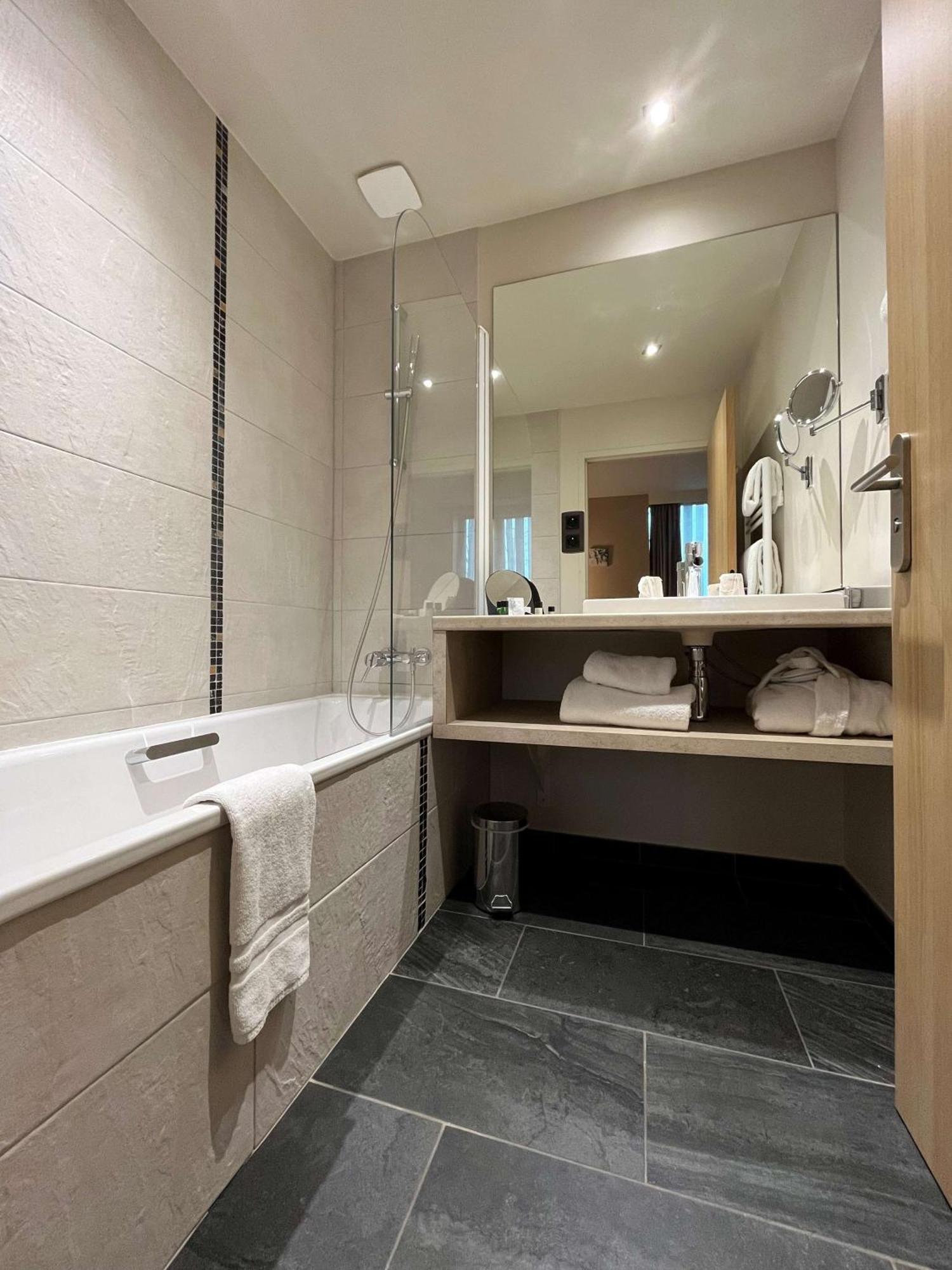 Best Western Plus Hotel Escapade Senlis Senlis  Exterior photo